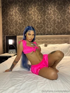 Showing you my tongue tricks and twerking on my brand new dildo part 1