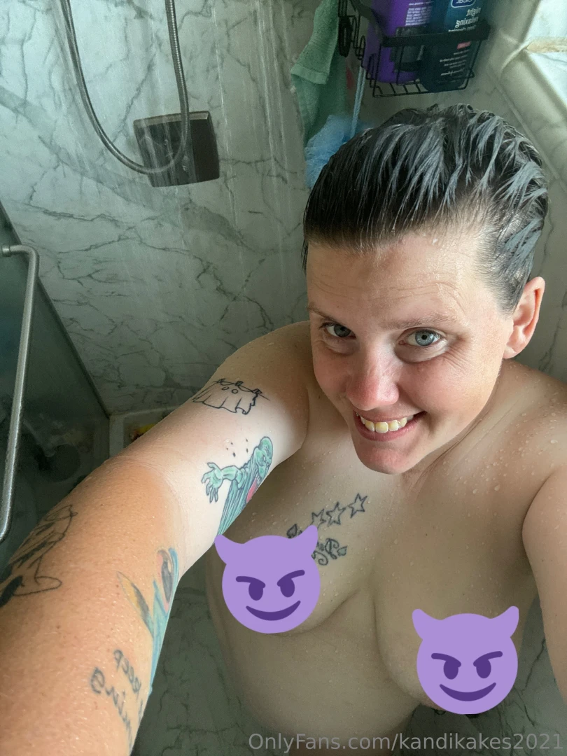 Anyone wanna shower with me you can also message me if you have a 