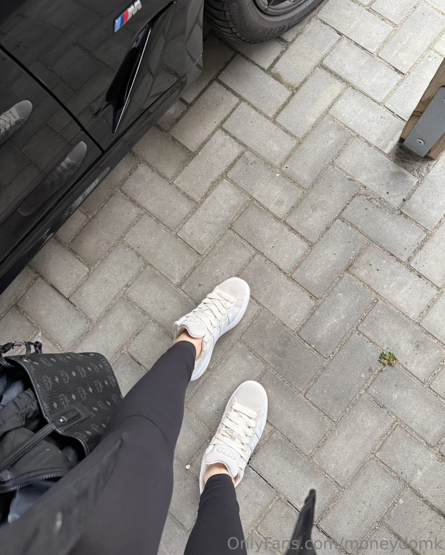 Ein sub hat mir ein paar neue sneaker spendiert 