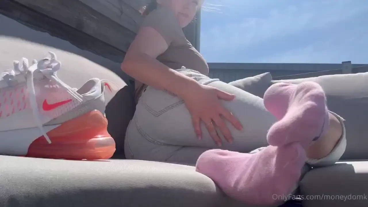 Nach nem langen tag genie e ich einen kaffee auf meinem balkon du 