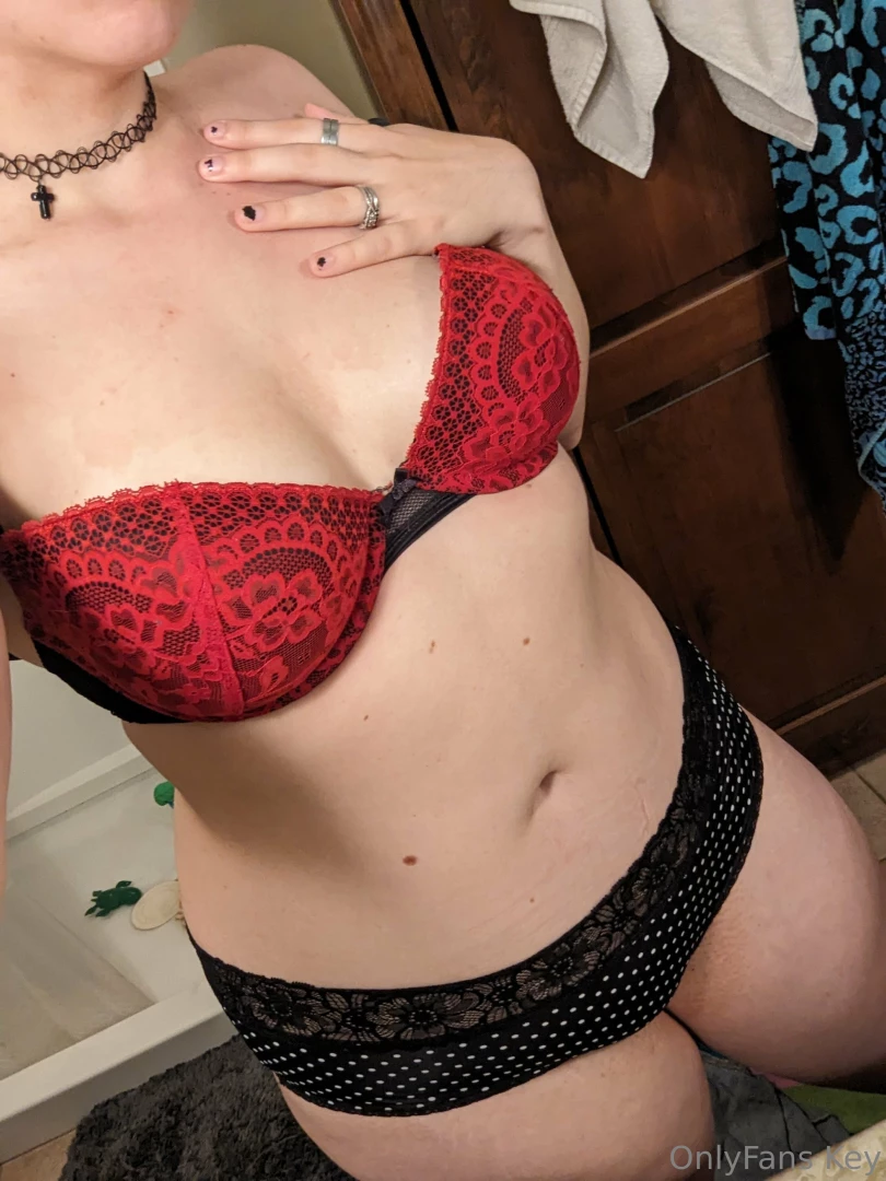 I got some new undies opinions i m glad they fit my big ol booty 