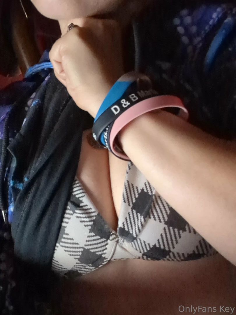 Some boob for you to peek at for free 