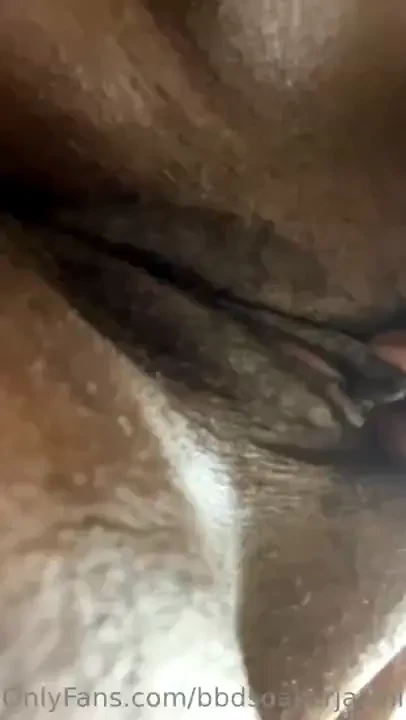 This kitty needs a scratching post 