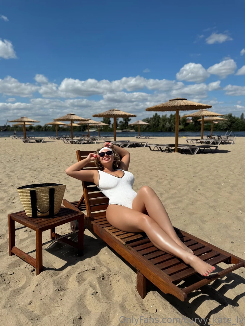 Oh i love these summer days enjoy the sun on the beach how do you 