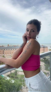 Serving looks with a view to match