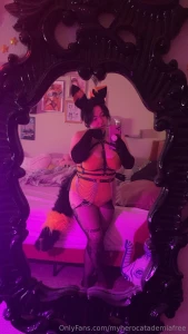 The umbreon cosplay took pics and made the squirting video without the part 3