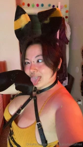 The umbreon cosplay took pics and made the squirting video without the part 2