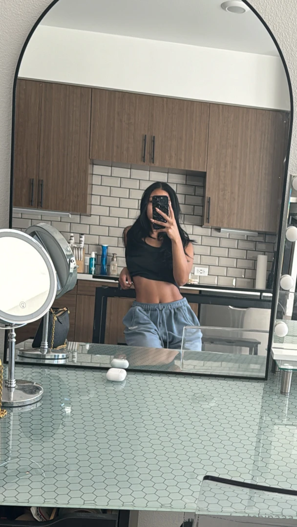 Hour away live show today 5pm pst 8pm est cum spoil me 