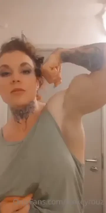 Sweaty horny and ready to flex just for you 