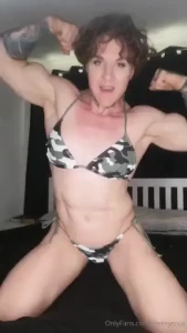 Im your extremely horny muscle mommy and i wanna ride your cock while