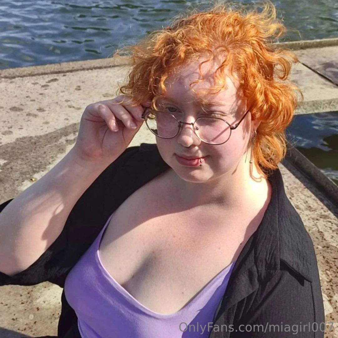 Queen_charly hey honey i m harly new here welcome to my page part 130 