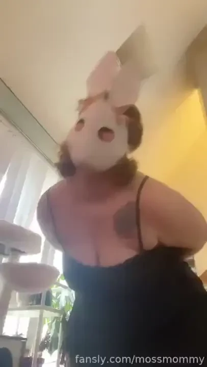 A little ass shaking vid to one of my favorite songs in my new pink 