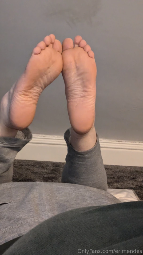 Just doing some jigsaw come massage my feet part 1 