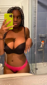 I ve been told you like these mirror selfies who s online to chat a