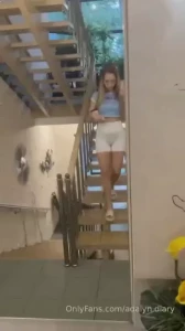 I came to my friend at the salon to chat i haven t seen her for a long