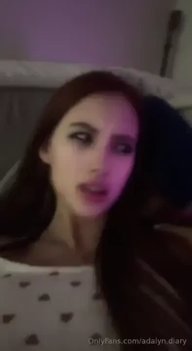 You know who the hottest girl here is she s in front of you honey don 