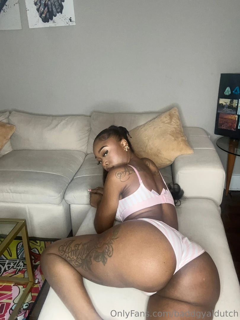 Wanna spank my ass dm me 