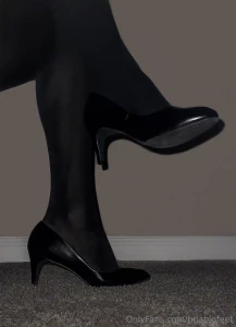 Don t let me catch you peeping 4 minute voyeur pov with shoe play