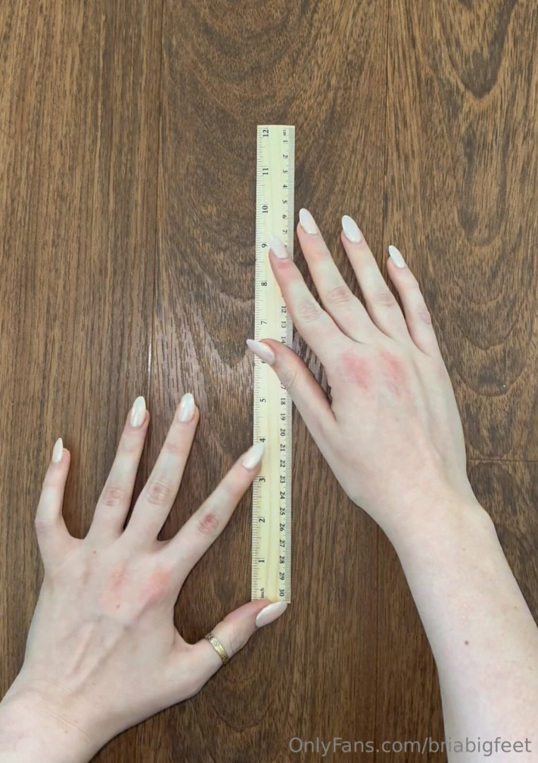 Pov you have tiny 7 5 hands that hardly make it to my second knuckle 1 