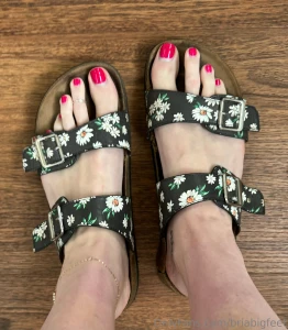 I know you ve missed my pretty toes