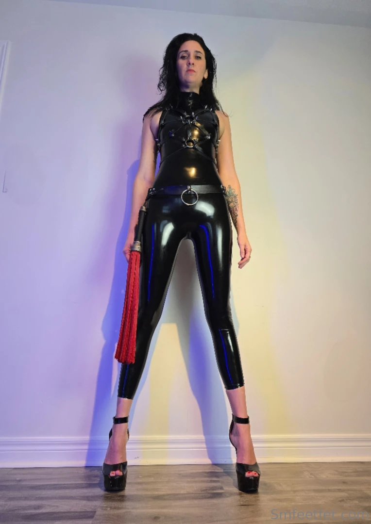 Ahhh i ve been trapped left you the og picture incase anyone wants to 