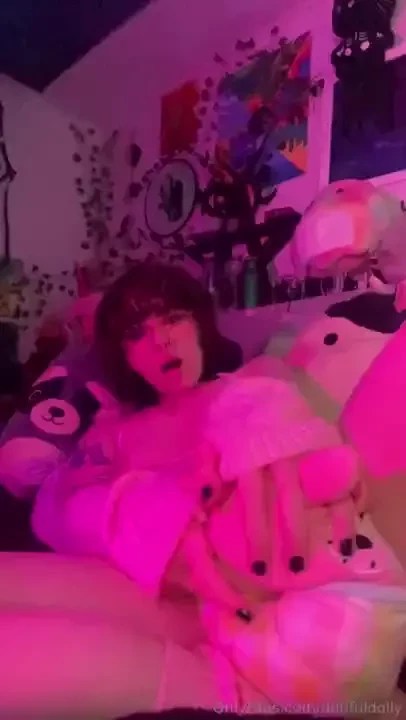 So needy so fucking cjdjsjxjxkskx needy ugh 