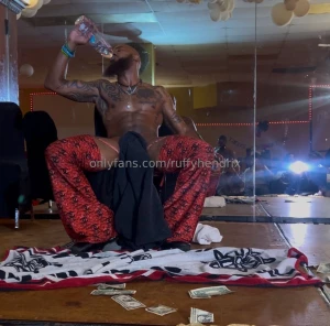 Here s a clip from saturday night s show and yes i show my ass dick n