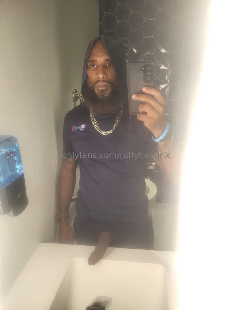 Gotta get to work tip the dick check out my shower video in your inbox 