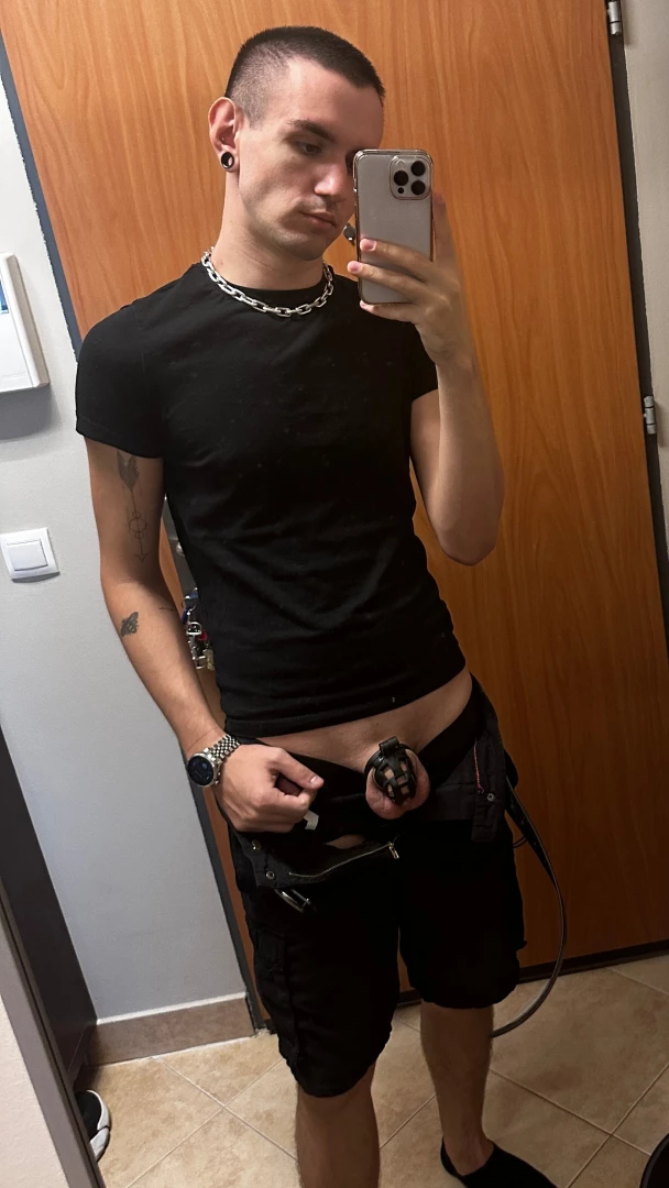 Chastity check before departure i decided to close it with the metal 