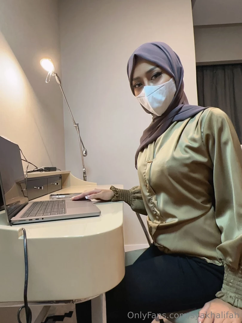 Are you picturing me naked while i m working 