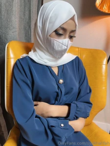 Sitting pretty waiting for someone to make a move