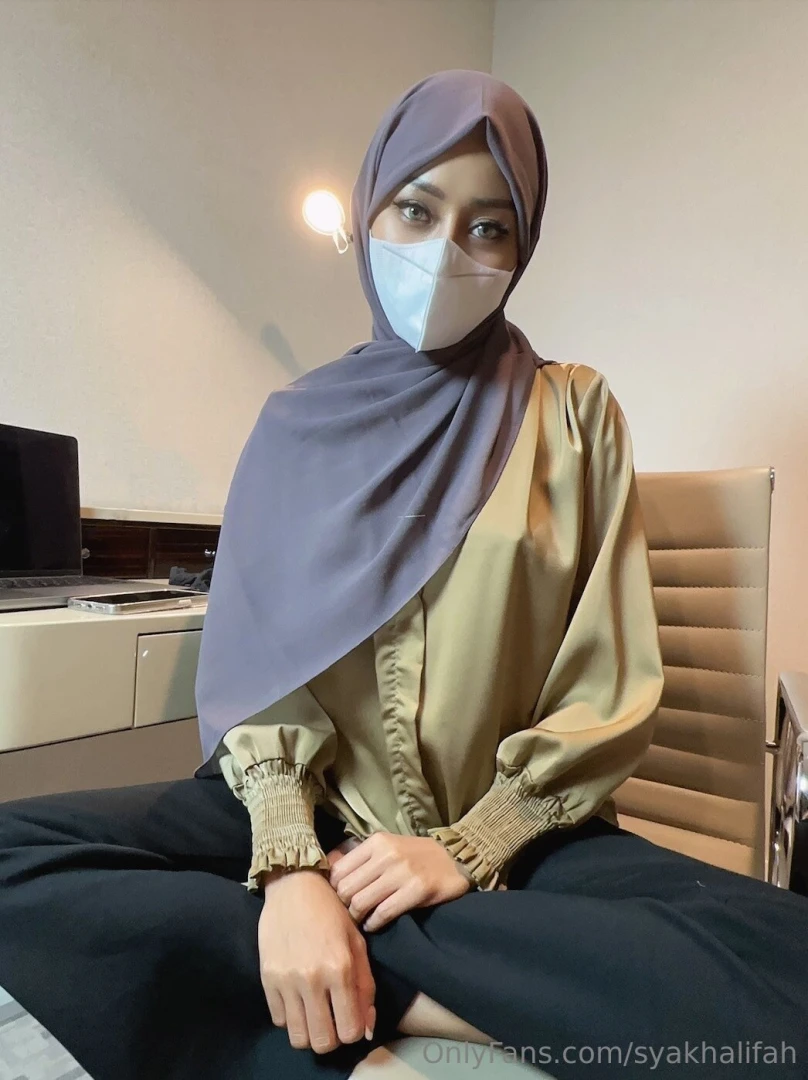 Should i focus on work or on you 