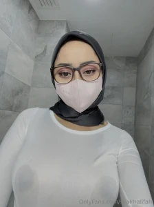 Is the wet shirt distracting you from my eyes