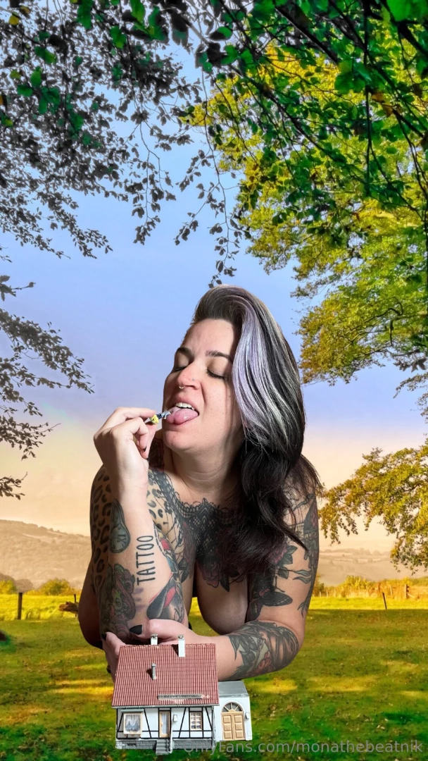 Good morning tinies it s breakfast time for this giantess 