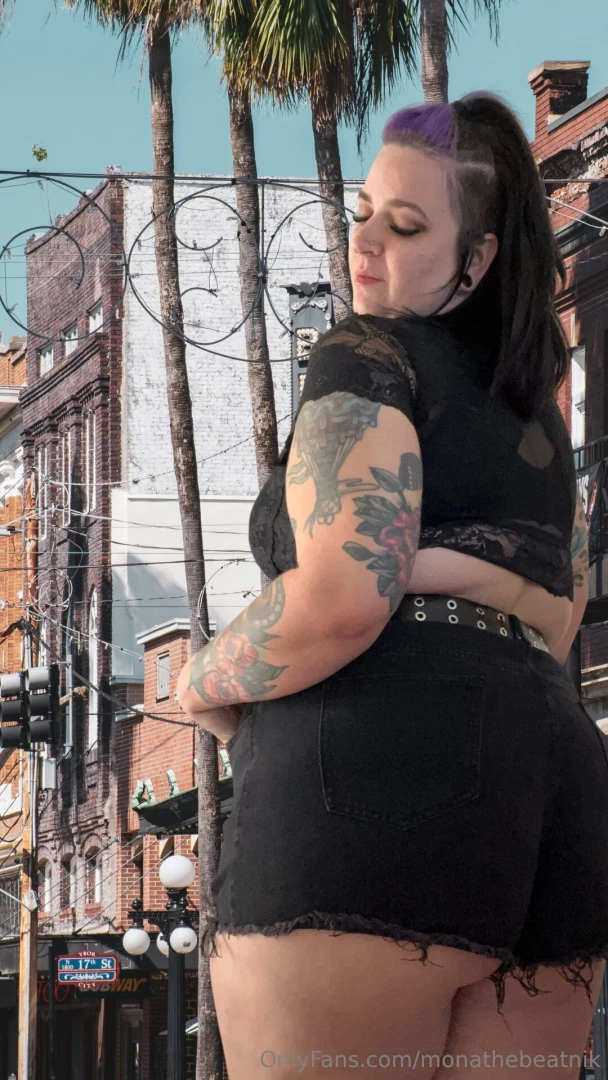 The streets of ybor can t escape a giantess like me 