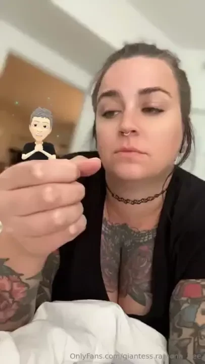 Benefits of adding me on snap i can squeeze your bitmoji 