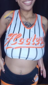 Voice reveal well thanks for dining at hooters this weekend wait for