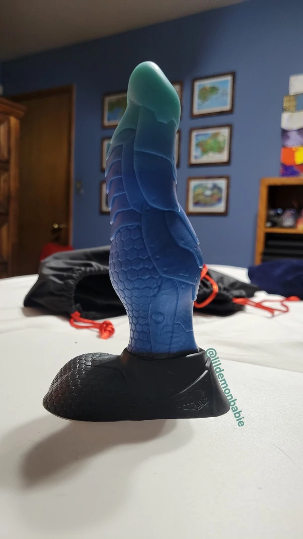 So i m redoing the choose the dildo poll because i simply cannot fit part 4 