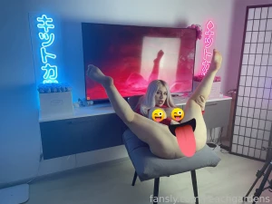 Would you like to watch a tv show with this view fyp mommy petite