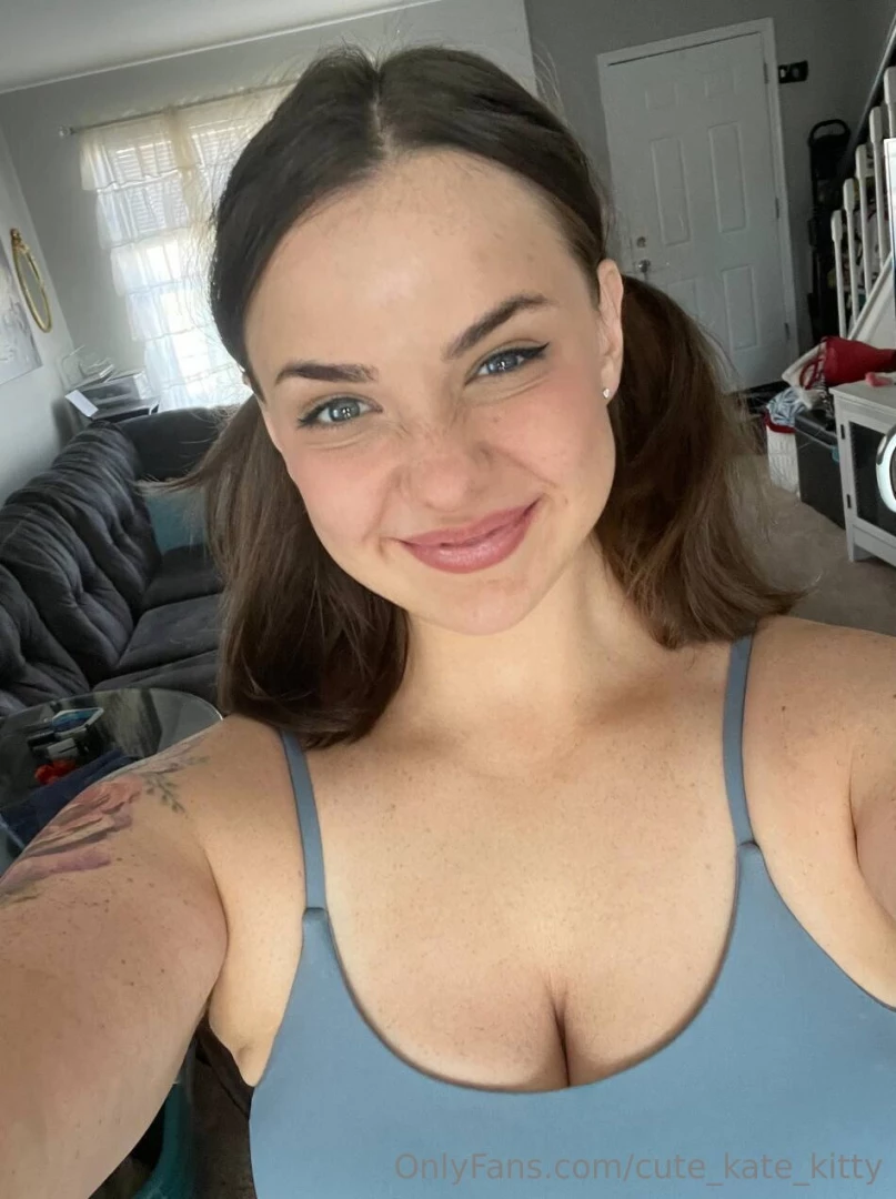 This cutie fairy_elizabeth has never had a boyfriend and wants to see part 28 
