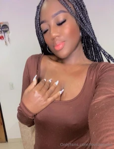 I m just waiting for someone who knows how to treat a queen