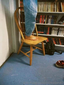 My feet in a book store