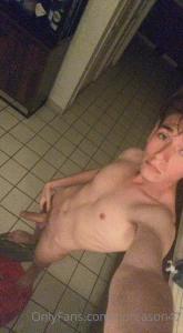 Some pics from my friends kitchen lol