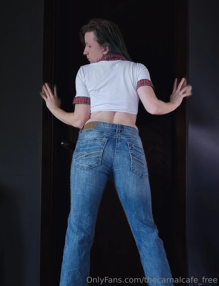 What do you think you would see if i turned around give you a hint it 