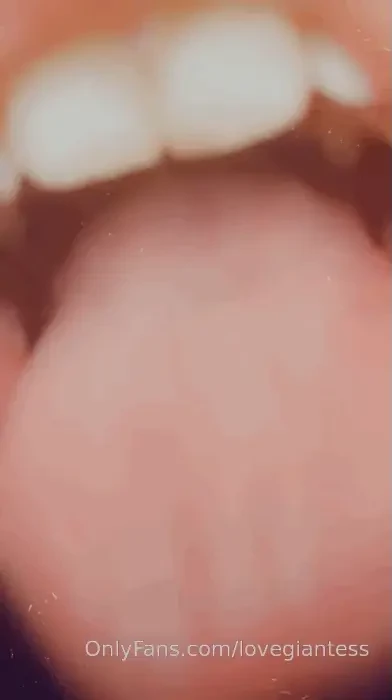 Look at those strings thooooo lol 