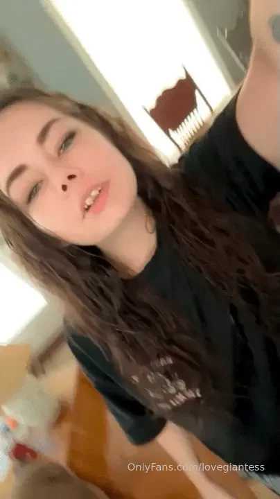 Don t mind me just picking up a bite to eat 