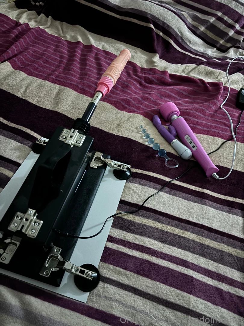 Hmmm what is everyone doing should i go live with my toys 