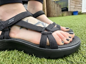 It s a sexy sandal day with no socks photos shoot time