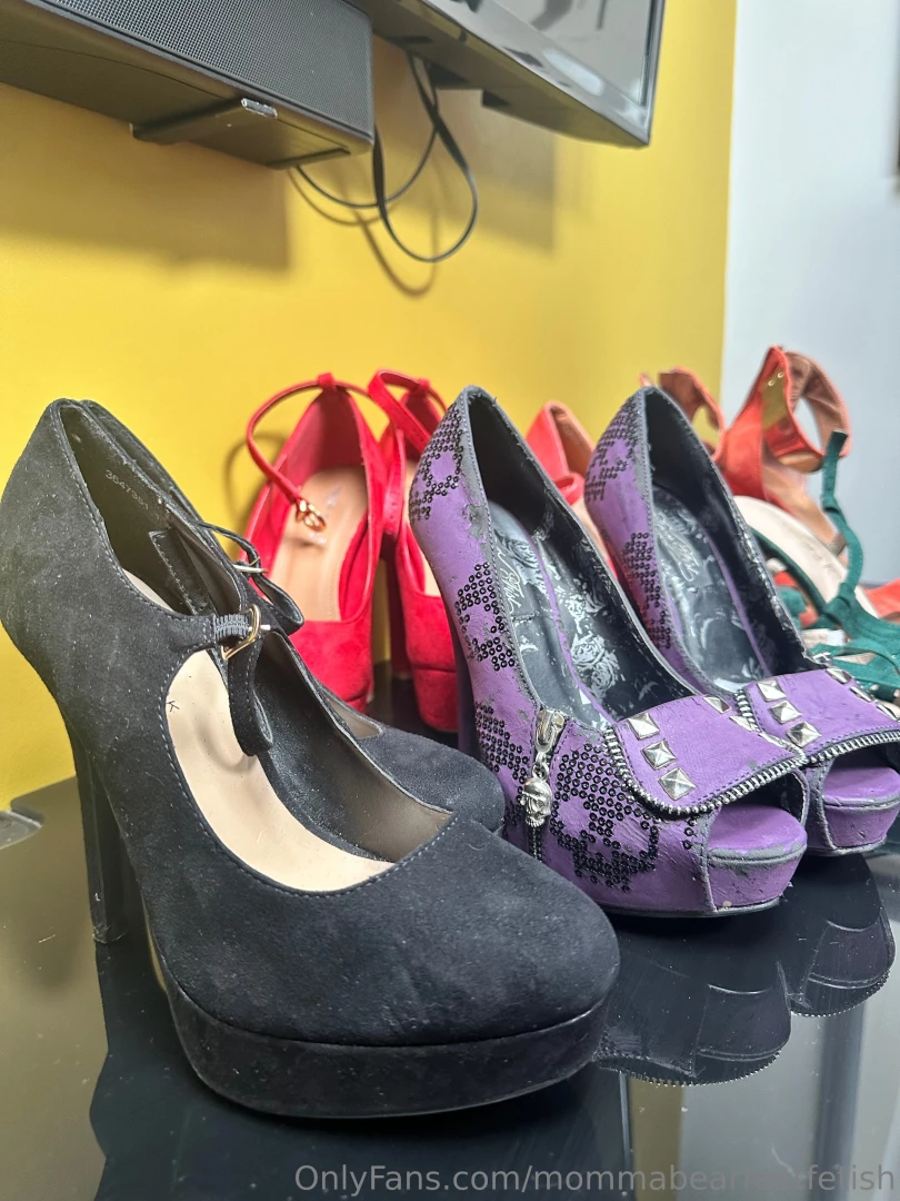 Which shoes would you like to smell first 