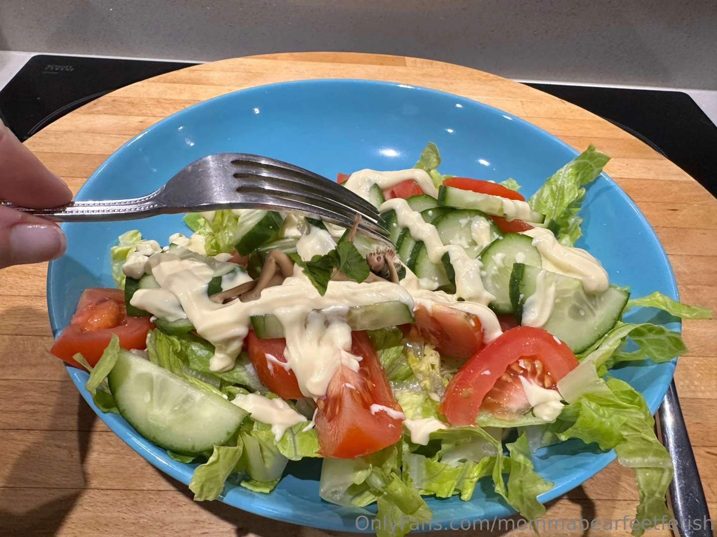 My tiny female salad mmmmm thanks to an awe drone follower who does part 1 